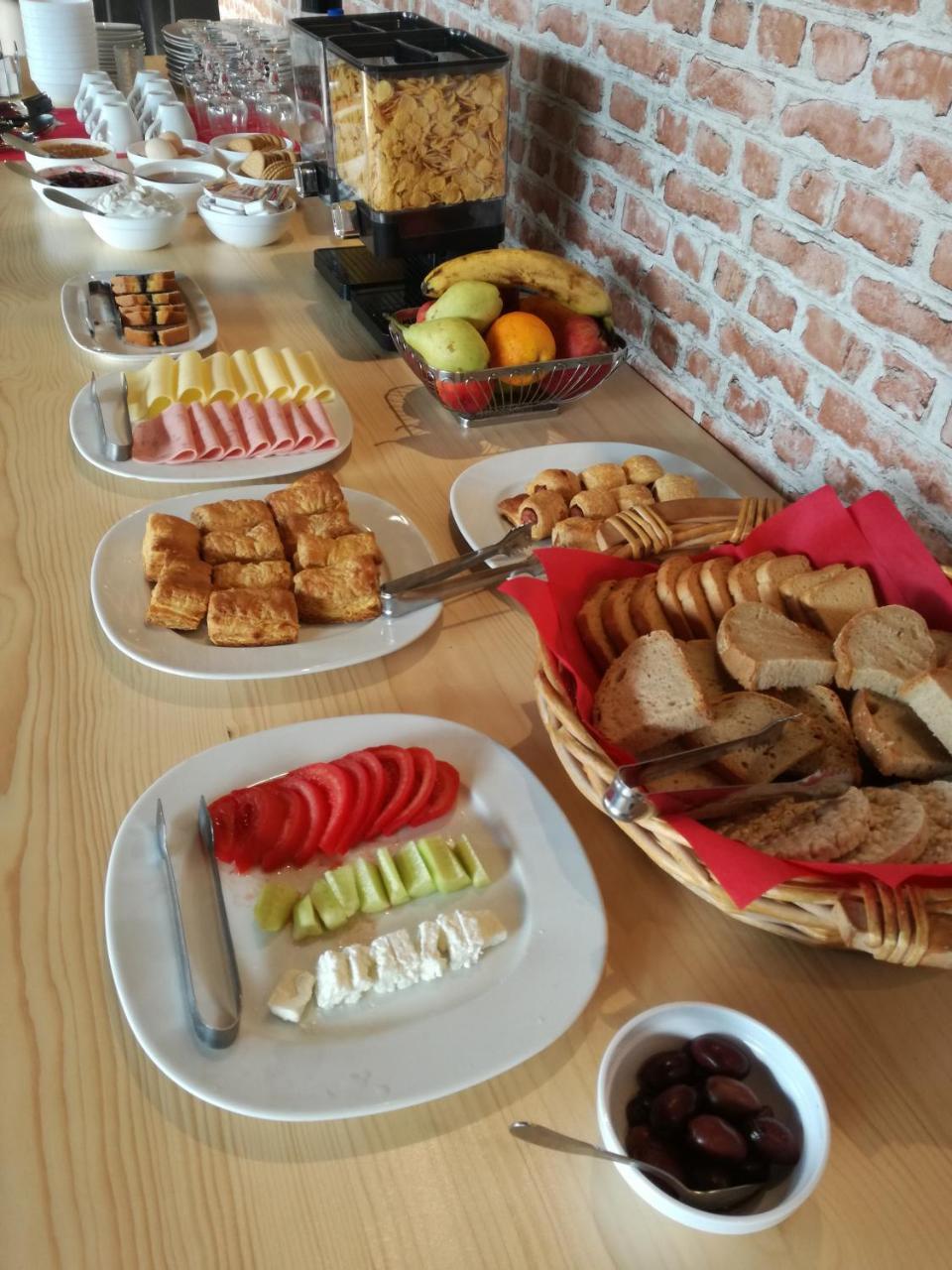 Leonidaion Guesthouse Ancient Olympia Exteriér fotografie A typical Bulgarian breakfast